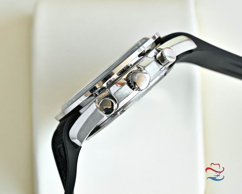 Omega 44mm 14-Speedmaster (5)
