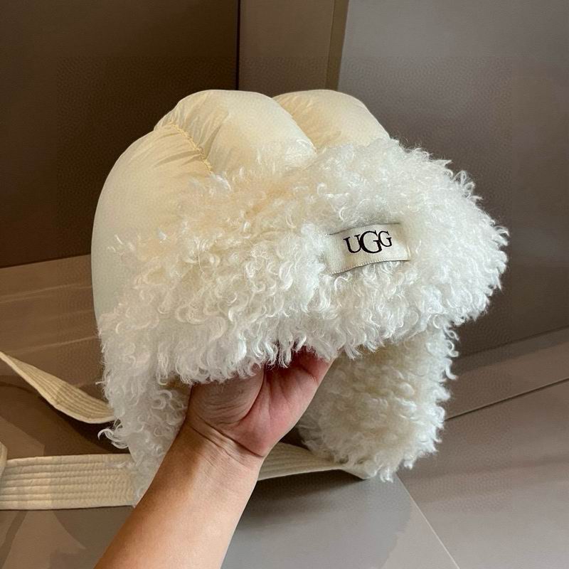 UGG hat (210)