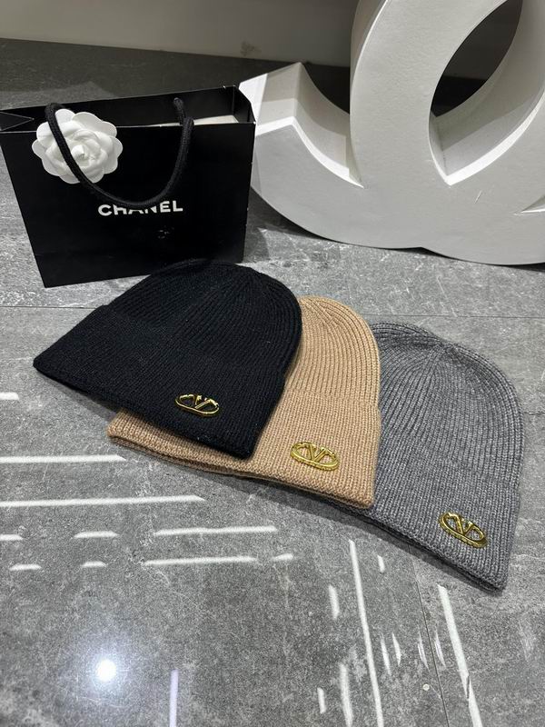 Valentino hat dx (365)