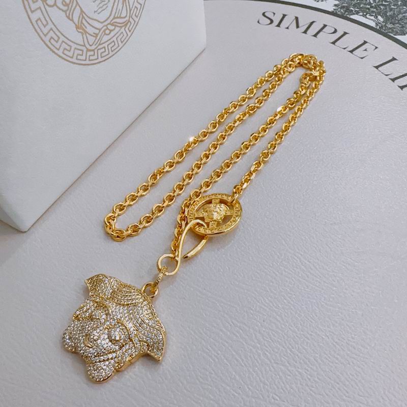 Versace necklace lyx200 (1)