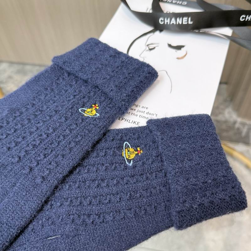 Vivienne Westwood gloves 35 (30)