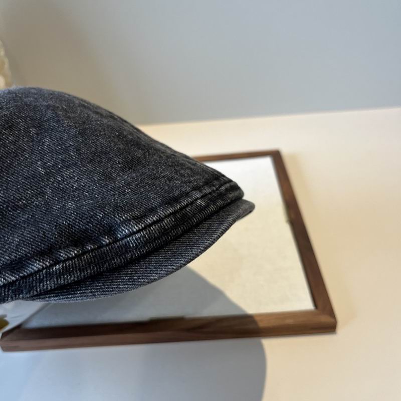 Burberry beret (180)