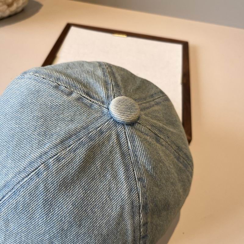 Burberry beret (186)