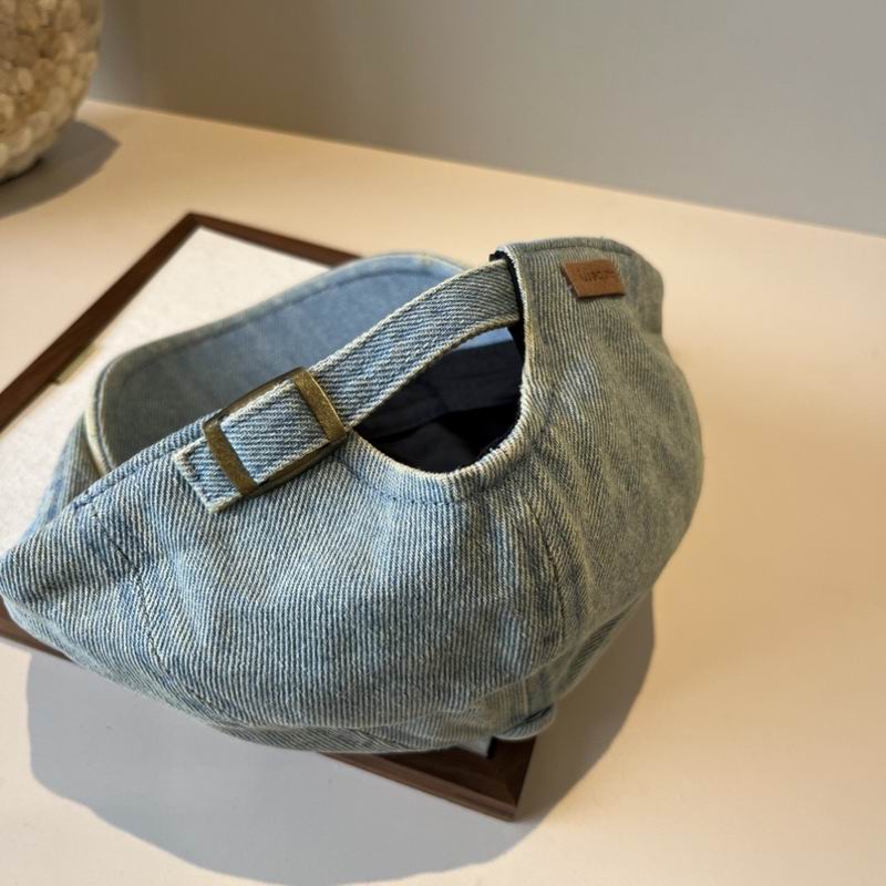 Burberry beret (188)