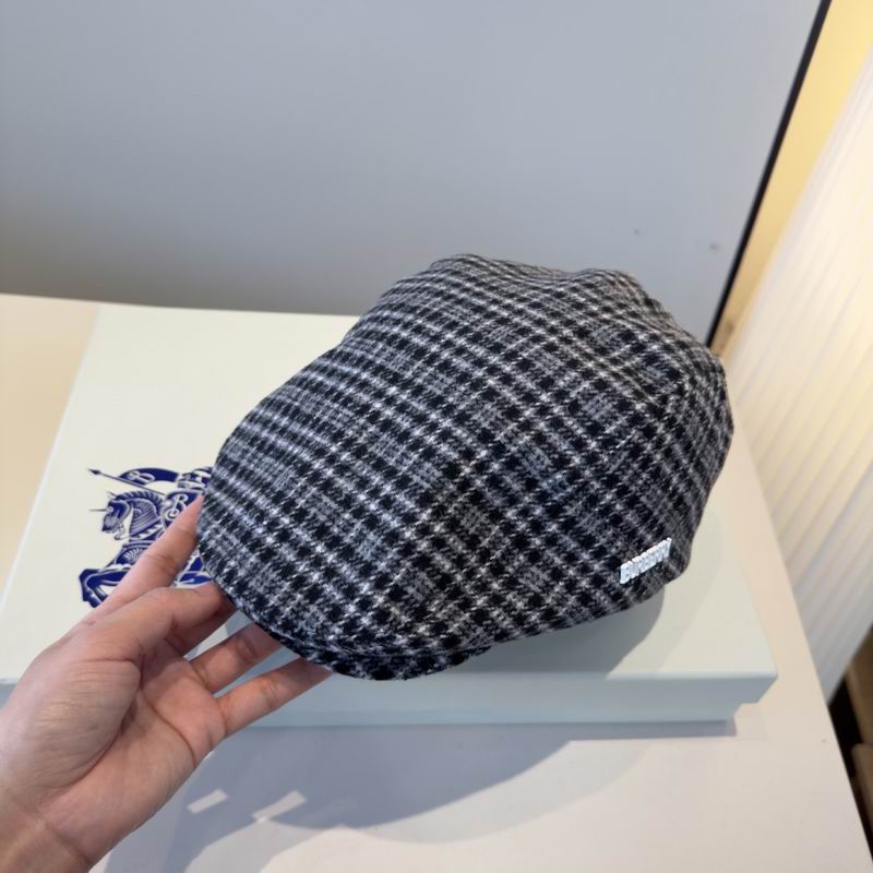Burberry beret (216)