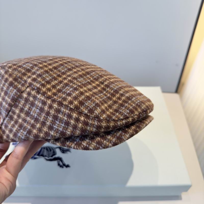 Burberry beret (220)