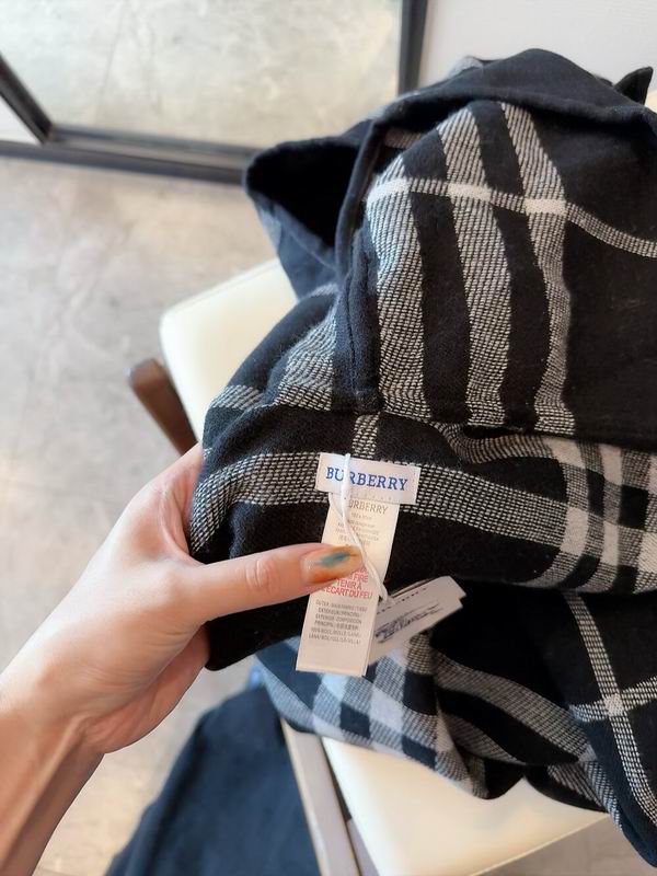 Burberry cloak E14 (2)