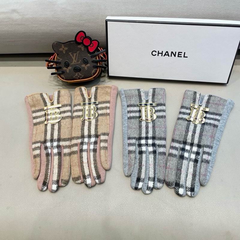 Burberry gloves 120 (1)