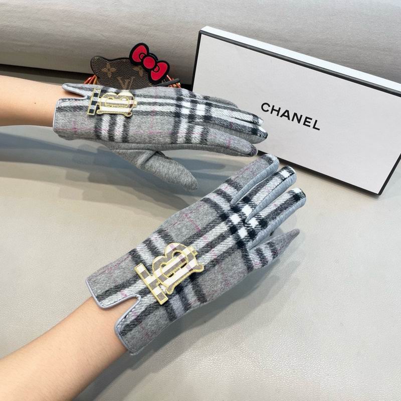 Burberry gloves 120 (11)