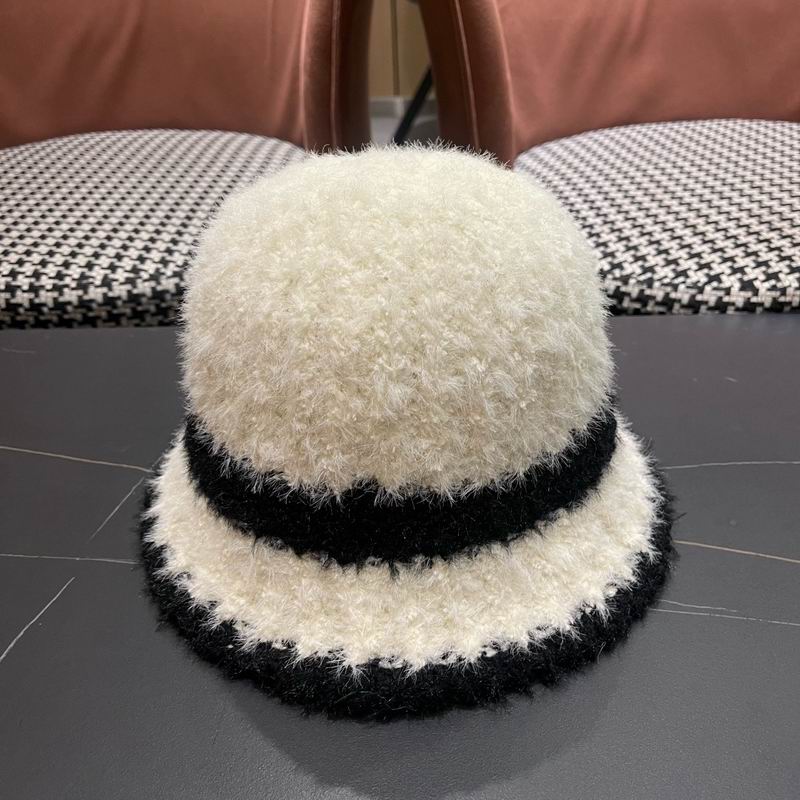 Burberry hat (1365)