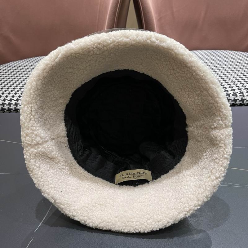 Burberry hat (789)