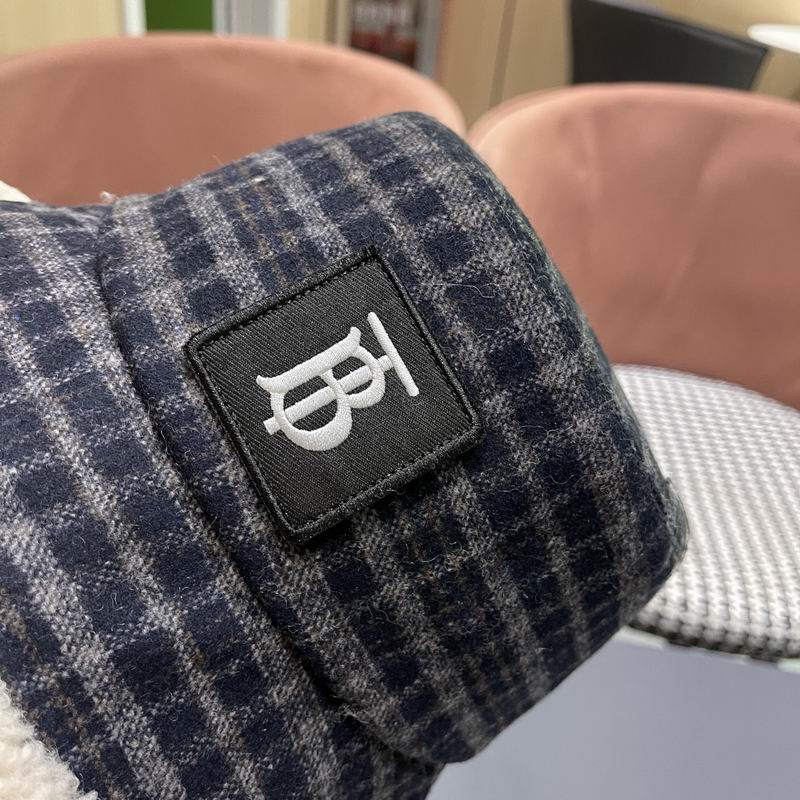Burberry hat (790)