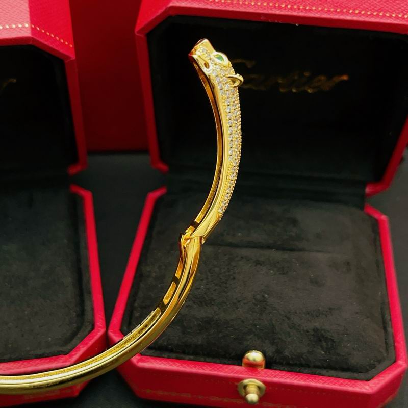Cartier bracelet 11yxx38 (6)