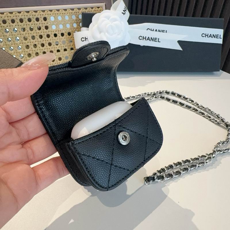 Chanel AirPods (21)