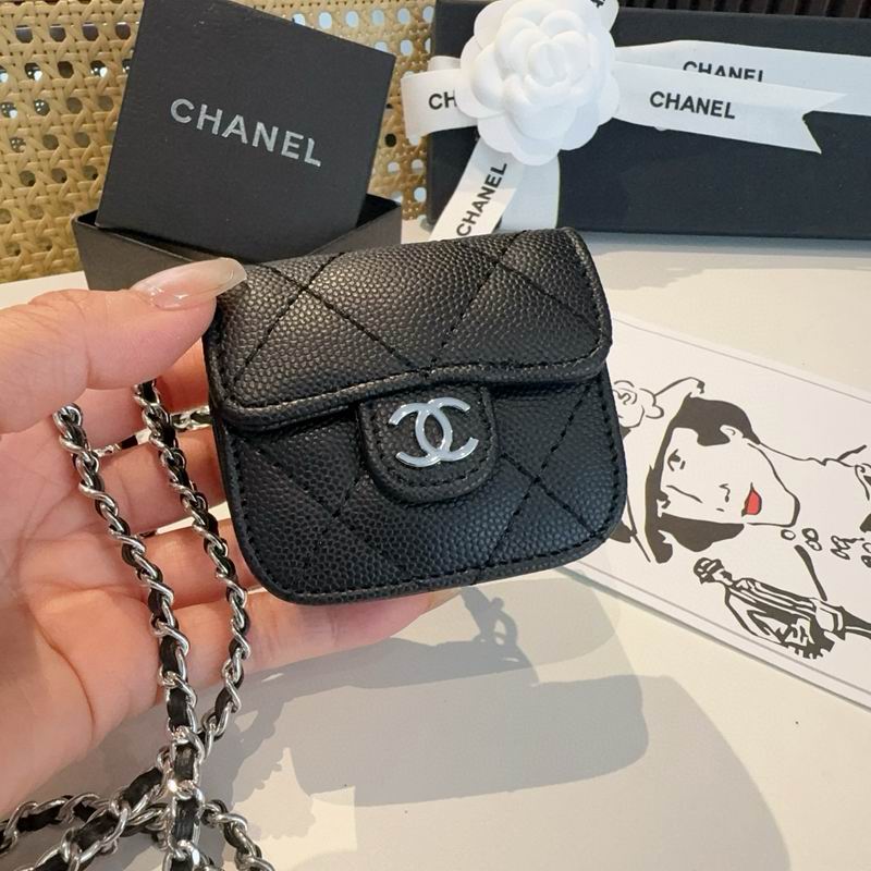 Chanel AirPods (23)