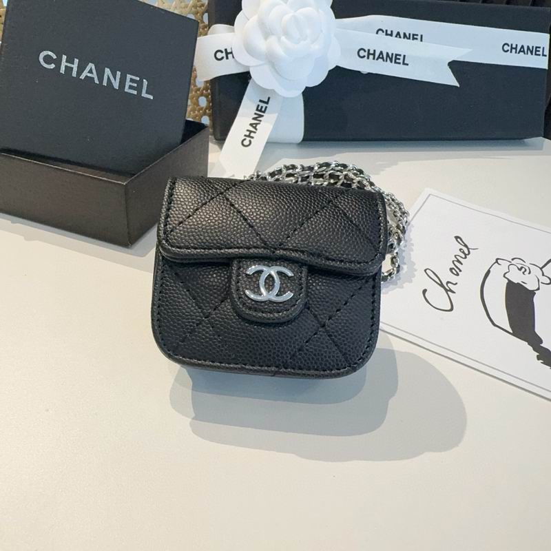 Chanel AirPods (26)