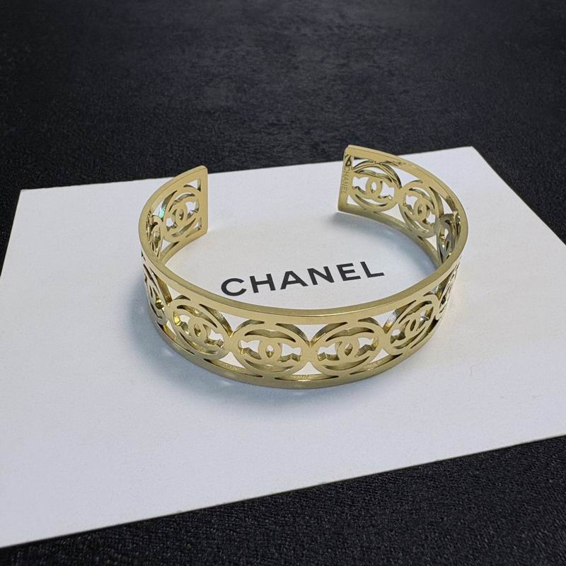 Chanel Bracelet 12yxx60 (2)