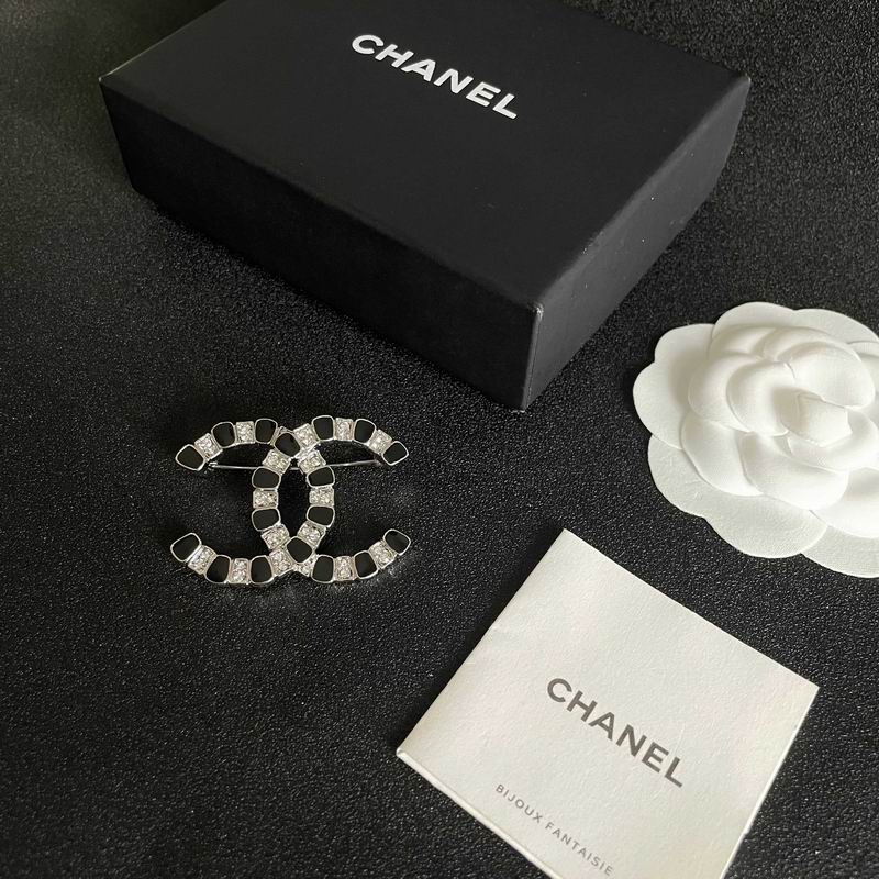 Chanel Brooch 10yxx100 (2)