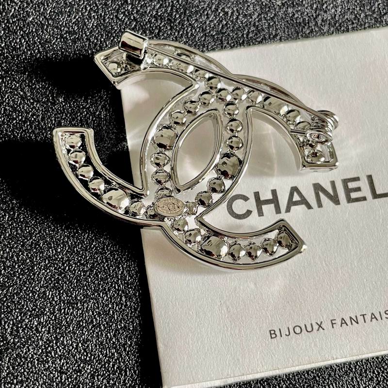 Chanel Brooch 10yxx11 (10)