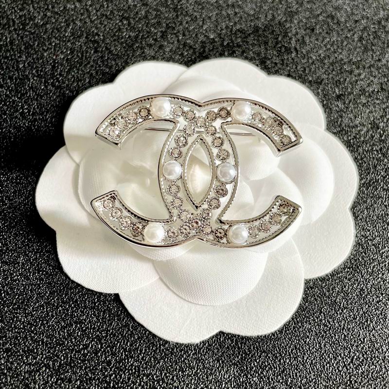 Chanel Brooch 10yxx11 (11)