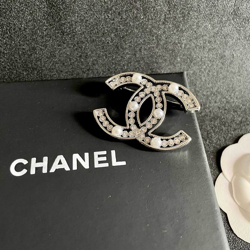 Chanel Brooch 10yxx11 (12)