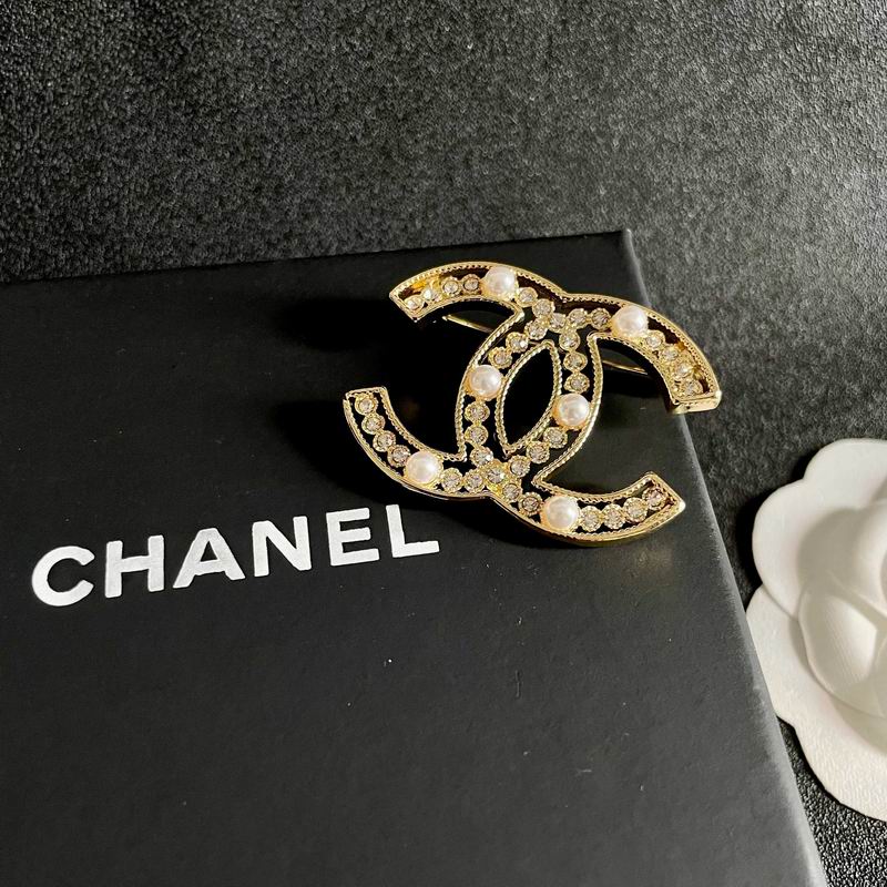 Chanel Brooch 10yxx11 (6)