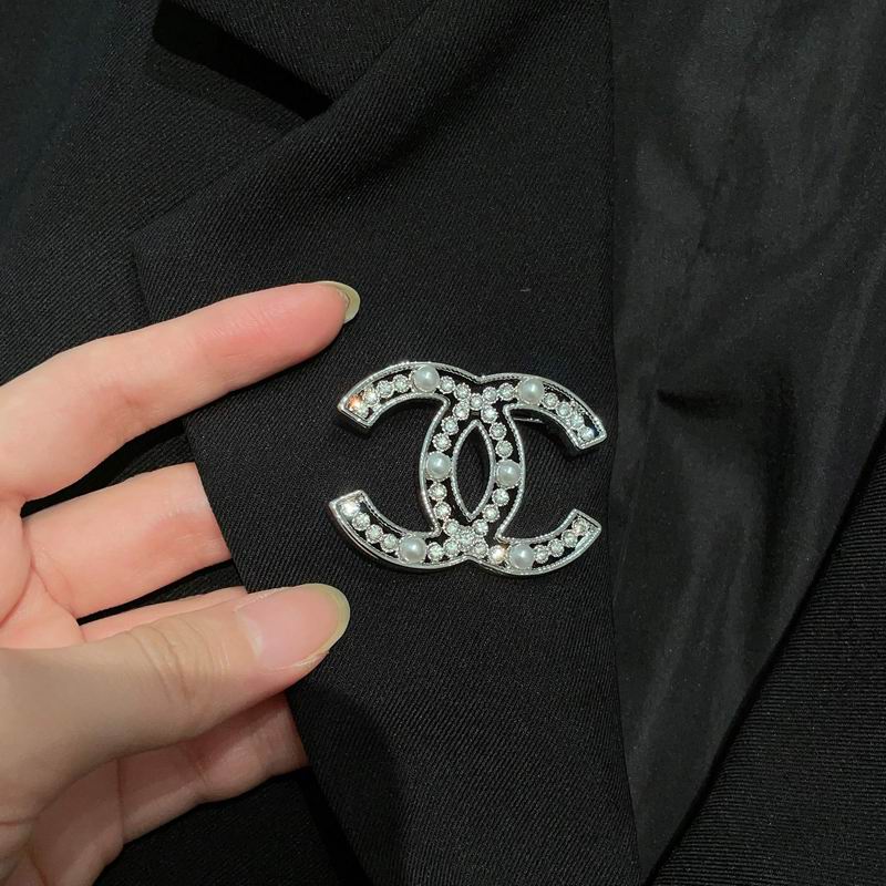 Chanel Brooch 10yxx11 (7)