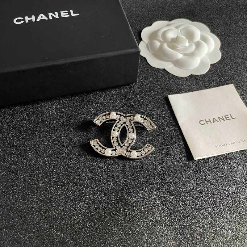 Chanel Brooch 10yxx11 (9)