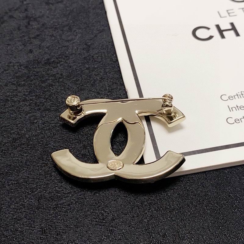 Chanel Brooch 10yxx15 (3)