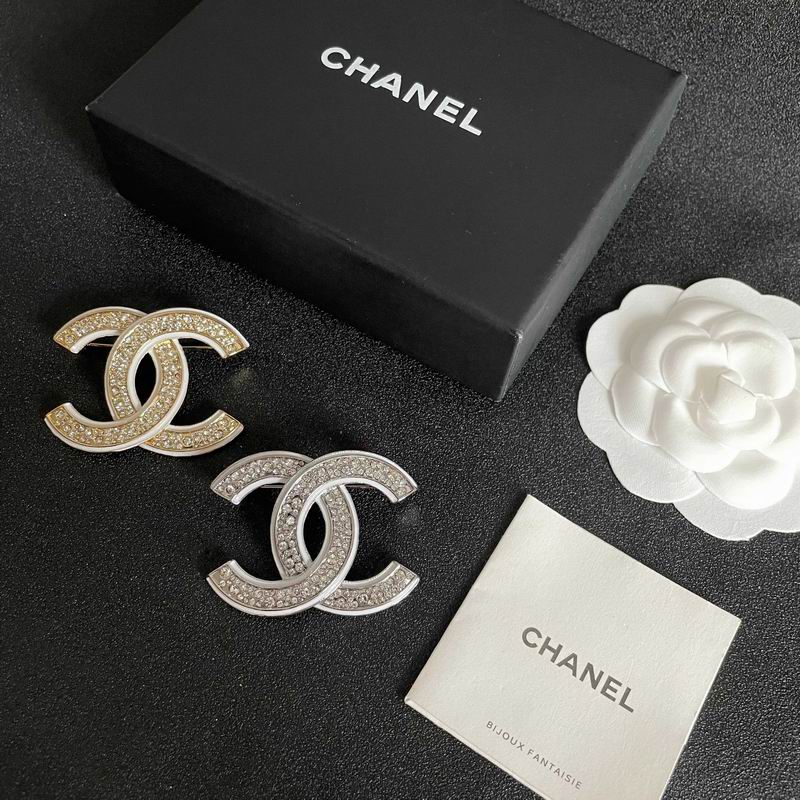 Chanel Brooch 10yxx17 (1)