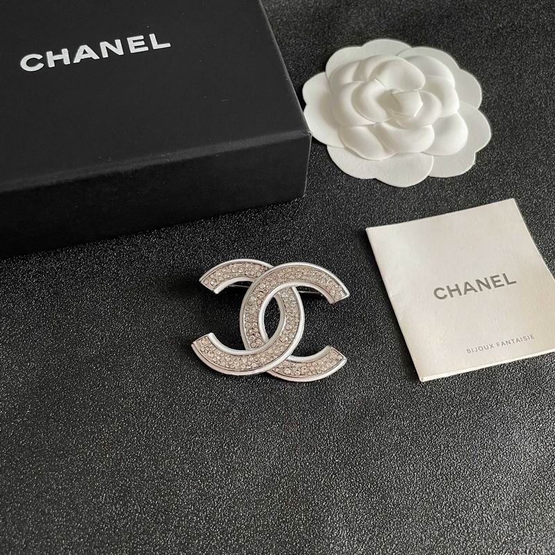 Chanel Brooch 10yxx17 (2)