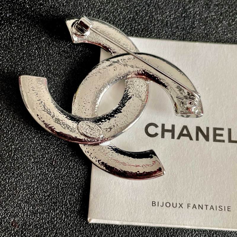 Chanel Brooch 10yxx17 (3)