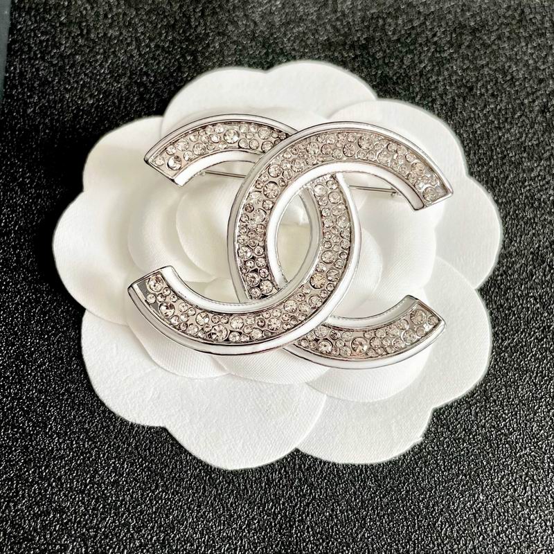 Chanel Brooch 10yxx17 (4)