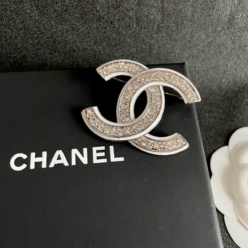 Chanel Brooch 10yxx17 (5)
