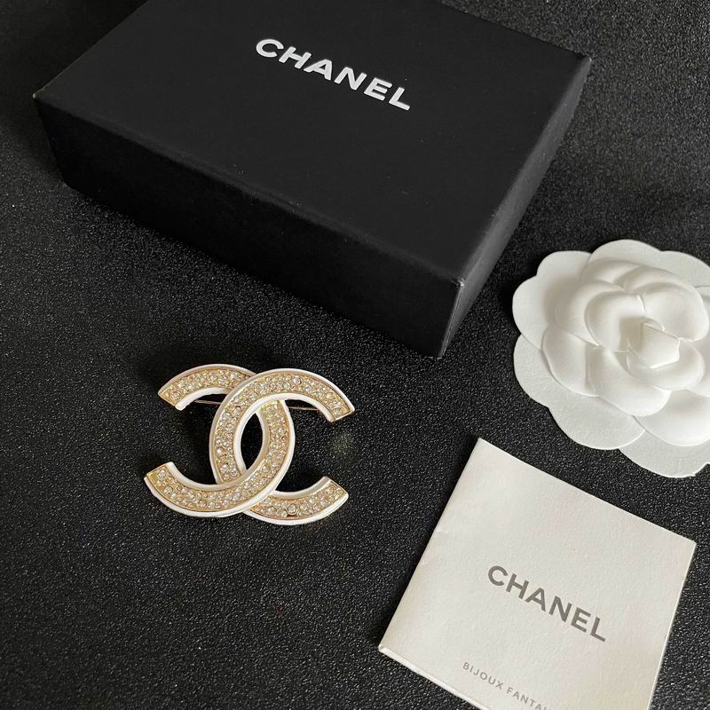 Chanel Brooch 10yxx17 (6)