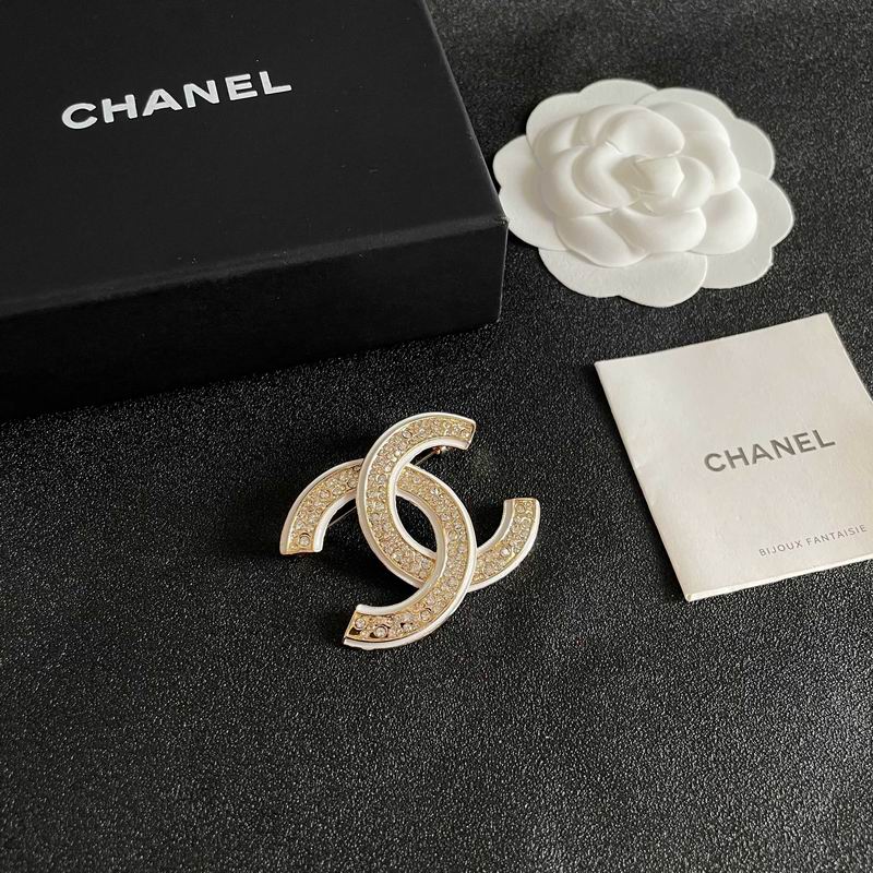 Chanel Brooch 10yxx17 (7)