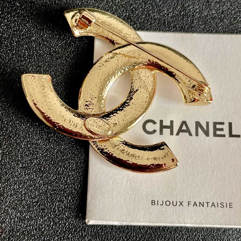 Chanel Brooch 10yxx17 (8)