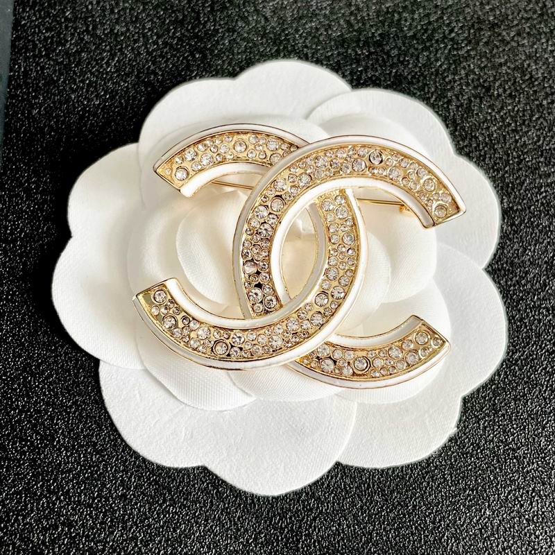 Chanel Brooch 10yxx17 (9)