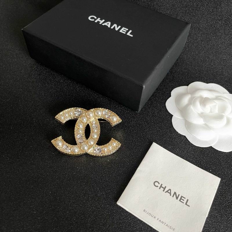 Chanel Brooch 10yxx18 (1)