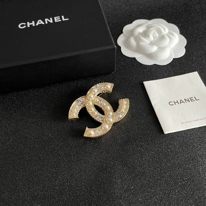 Chanel Brooch 10yxx18 (2)