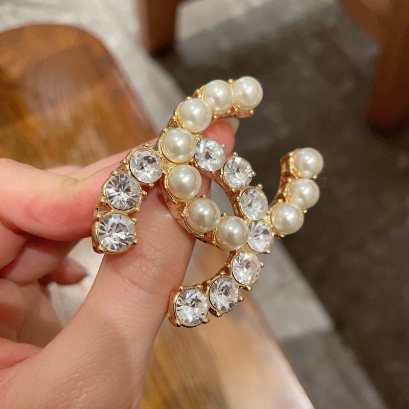 Chanel Brooch 10yxx19 (1)