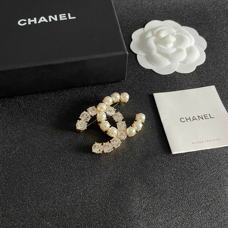 Chanel Brooch 10yxx19 (3)