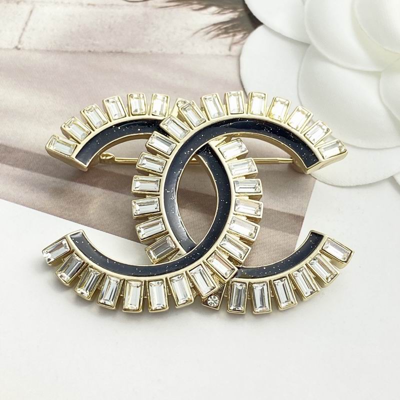 Chanel Brooch 10yxx20 (1)