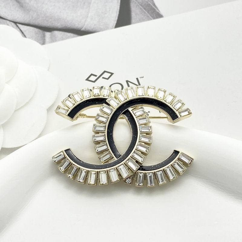 Chanel Brooch 10yxx20 (2)