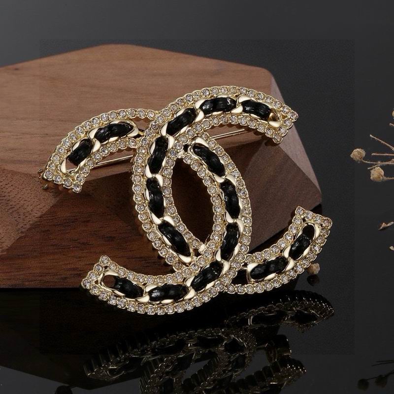 Chanel Brooch 10yxx21 (3)