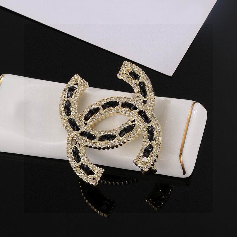 Chanel Brooch 10yxx21 (6)