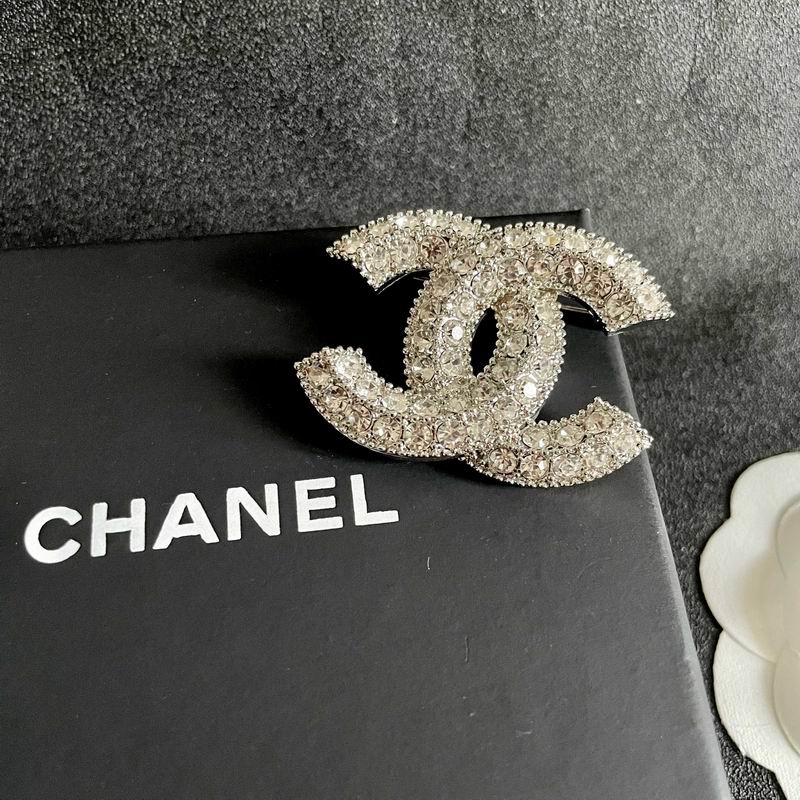 Chanel Brooch 10yxx22 (10)