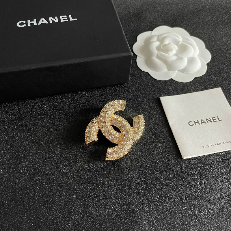 Chanel Brooch 10yxx22 (3)