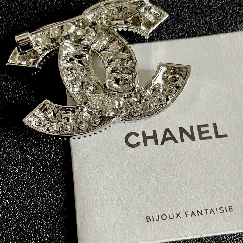 Chanel Brooch 10yxx22 (8)