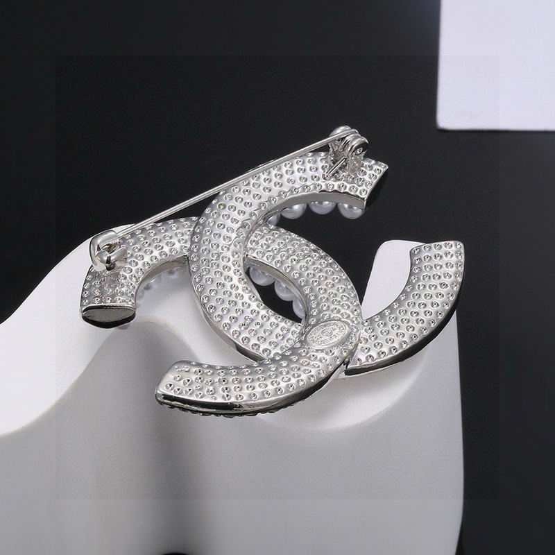 Chanel Brooch 10yxx26 (2)